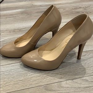 Jessica Simpson pumps